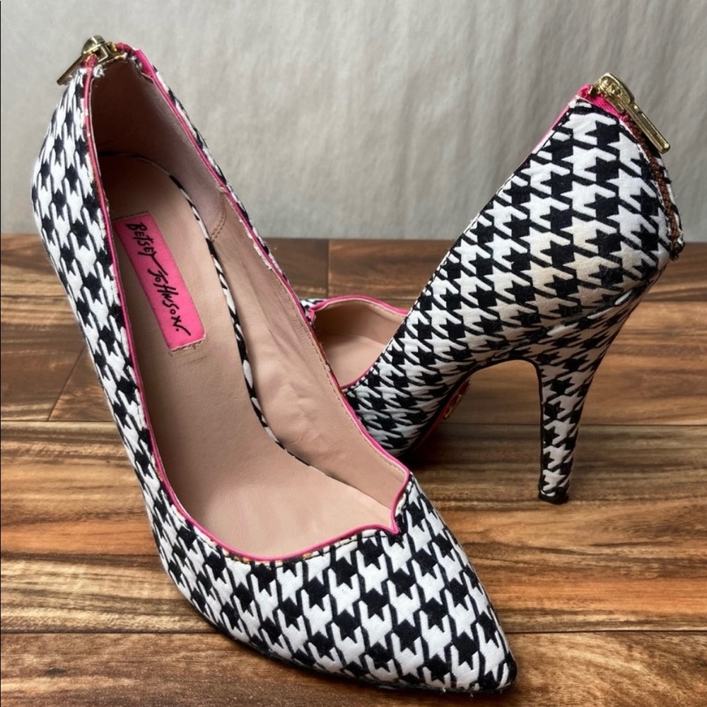 Classic Betsey Johnson Taylr Houndstooth High Heels Pumps Pink Black 8.5